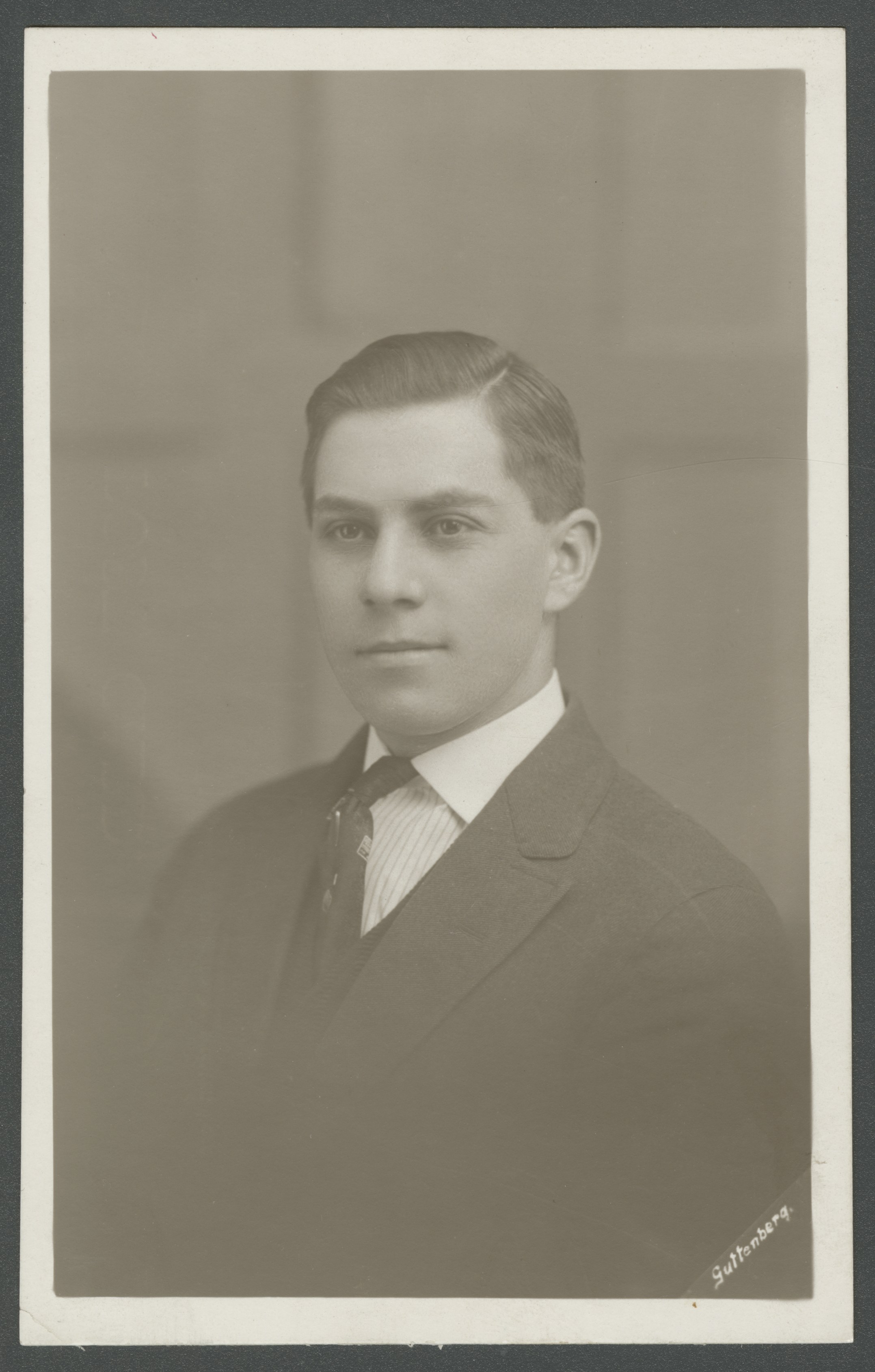 Austin Burnside Hunter (1893 - 1979) Profile